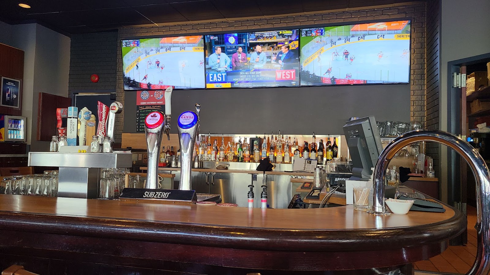 Boston Pizza Canmore Bar