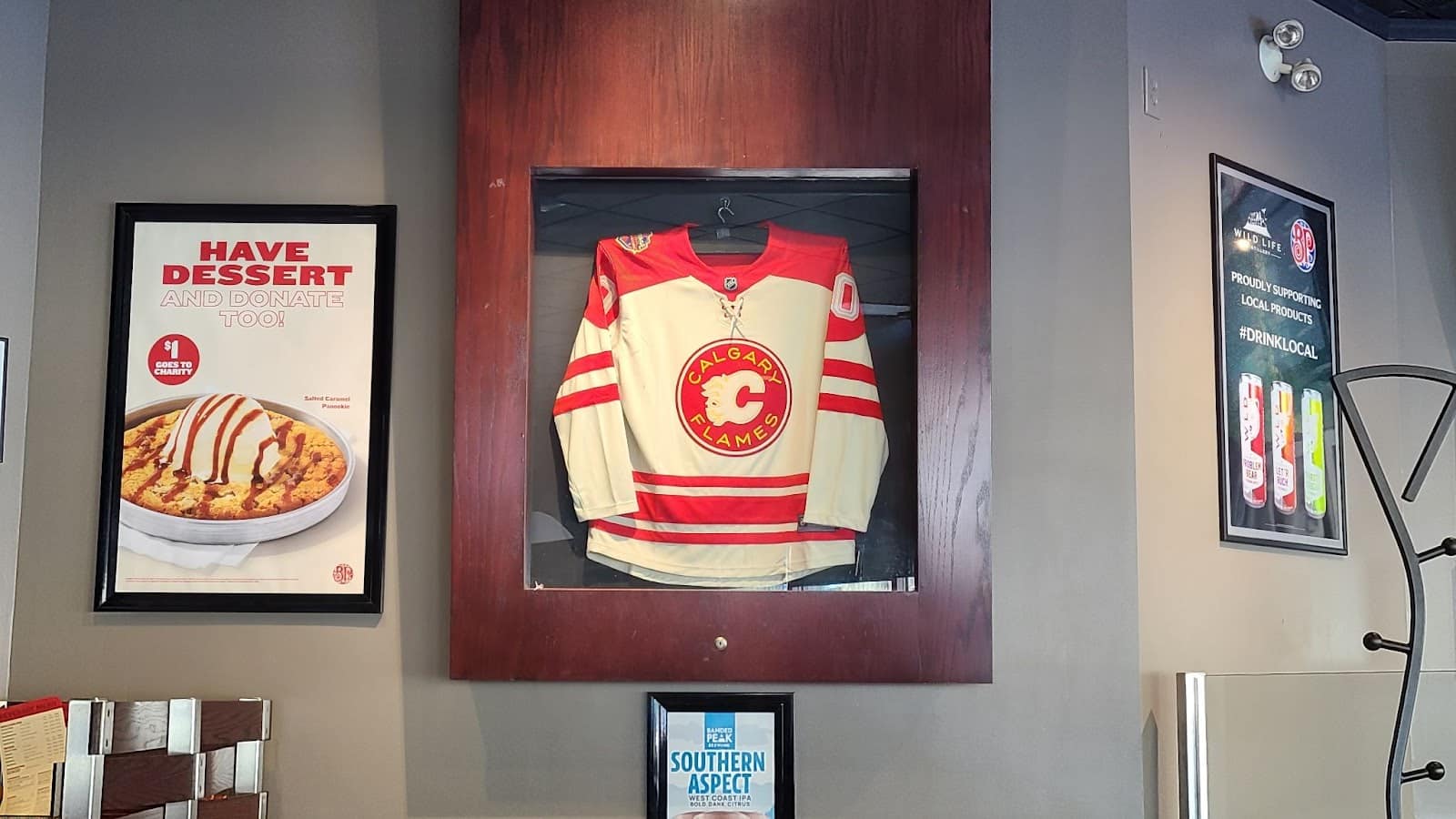 Boston Pizza Canmore Decor