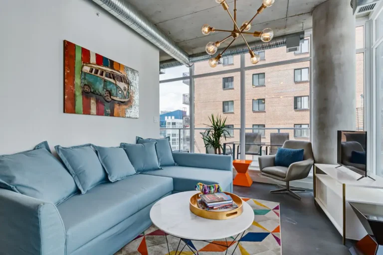 Modern Condo W/ Saddledome + Bow River View