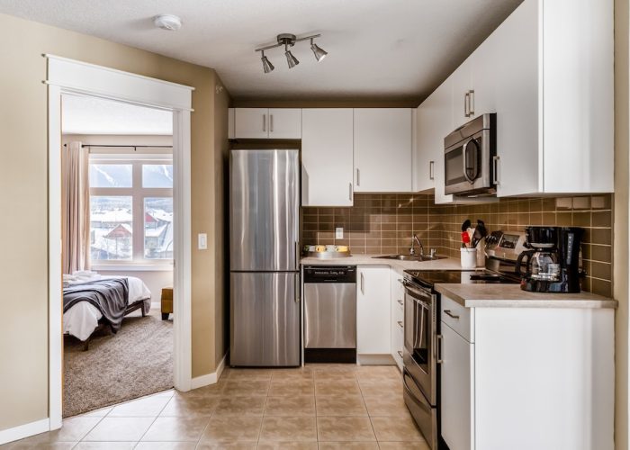 canmore Stylish Mountain View Condo