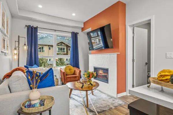 7cb3b378-7b67-4d9e-80bc-1615b601cf20 living room with fireplace of townhome with mountain view